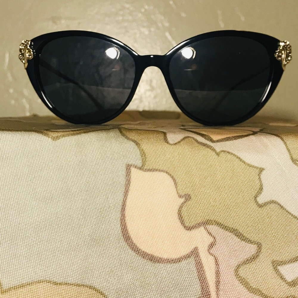 SALE Authentic Versace Black/Gold Sunglasses - Picture 2 of 8